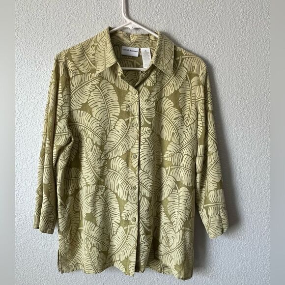 Sheer beachy coastal feminine green palm Leaf Print Button-Up Shirt 10 - Picture 1 of 7